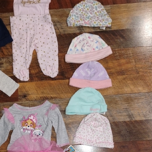 NEWBORN GIRLS CLOTHING AND  ACCESSORIES!!! HUGE BUNDLE! - Picture 8 of 14